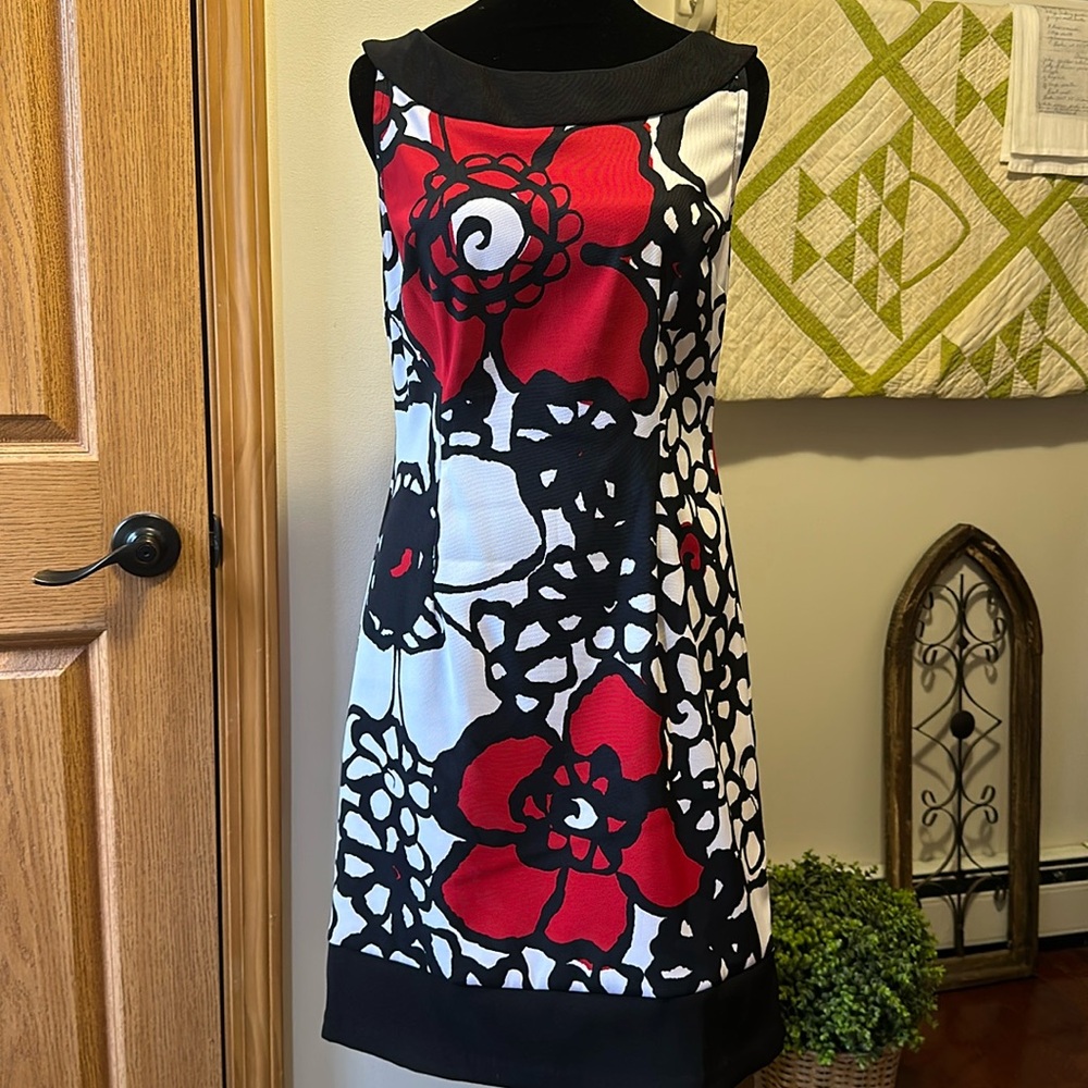 Connected Apparel Red Black Flowered Dress size 6 - Picture 2 of 9